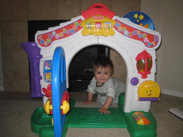 Olaiz jugando a las casitas