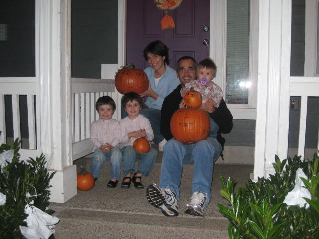 Cada uno posando con su calabaza