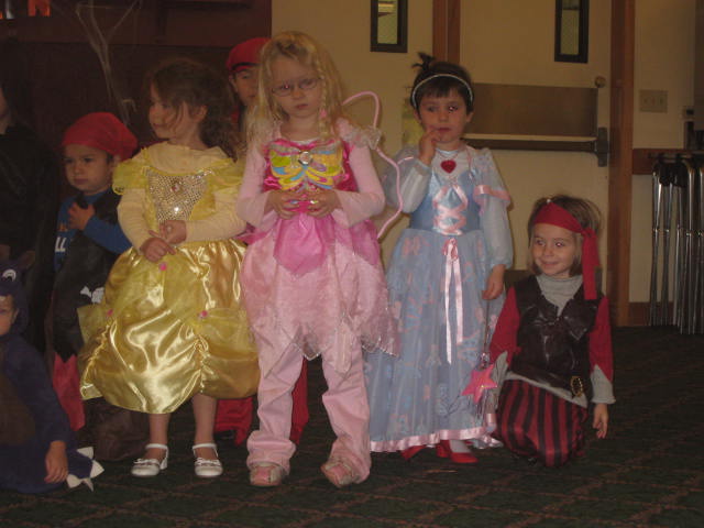 Lola con Kayle, Angela y otros amiguitos