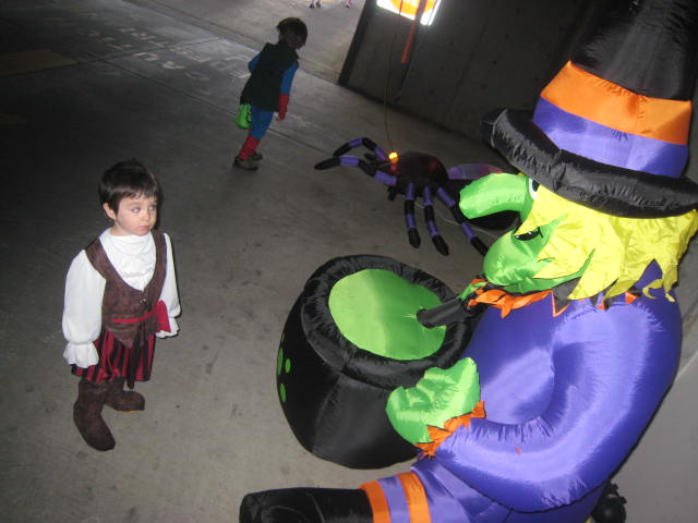 Sara analizando a la bruja