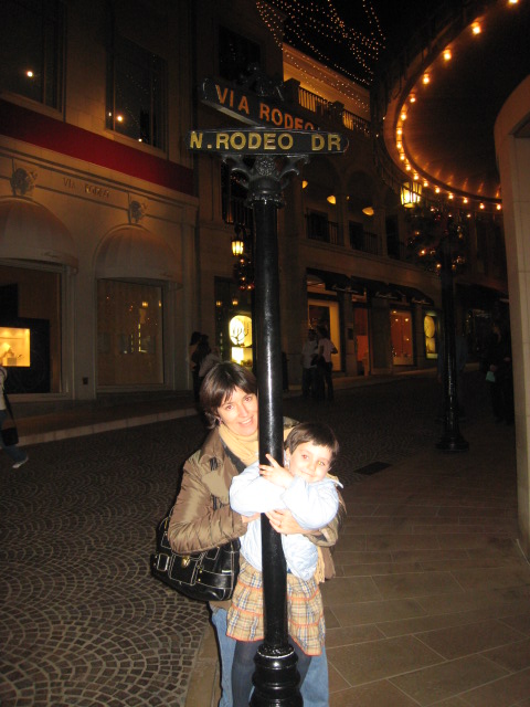 Maria y Lola en Rodeo Drive