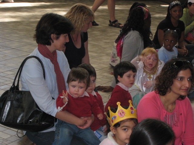Escuchando un cuento contado por  “Sleeping Beauty”