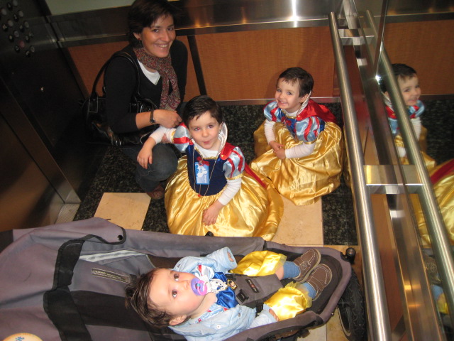 En el ascensor del hotel de camino a Disney