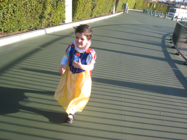 Lola llegando a Disney