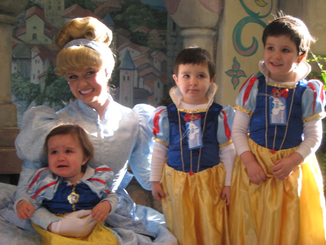 Lola, Sara y Olaiz con cenicienta