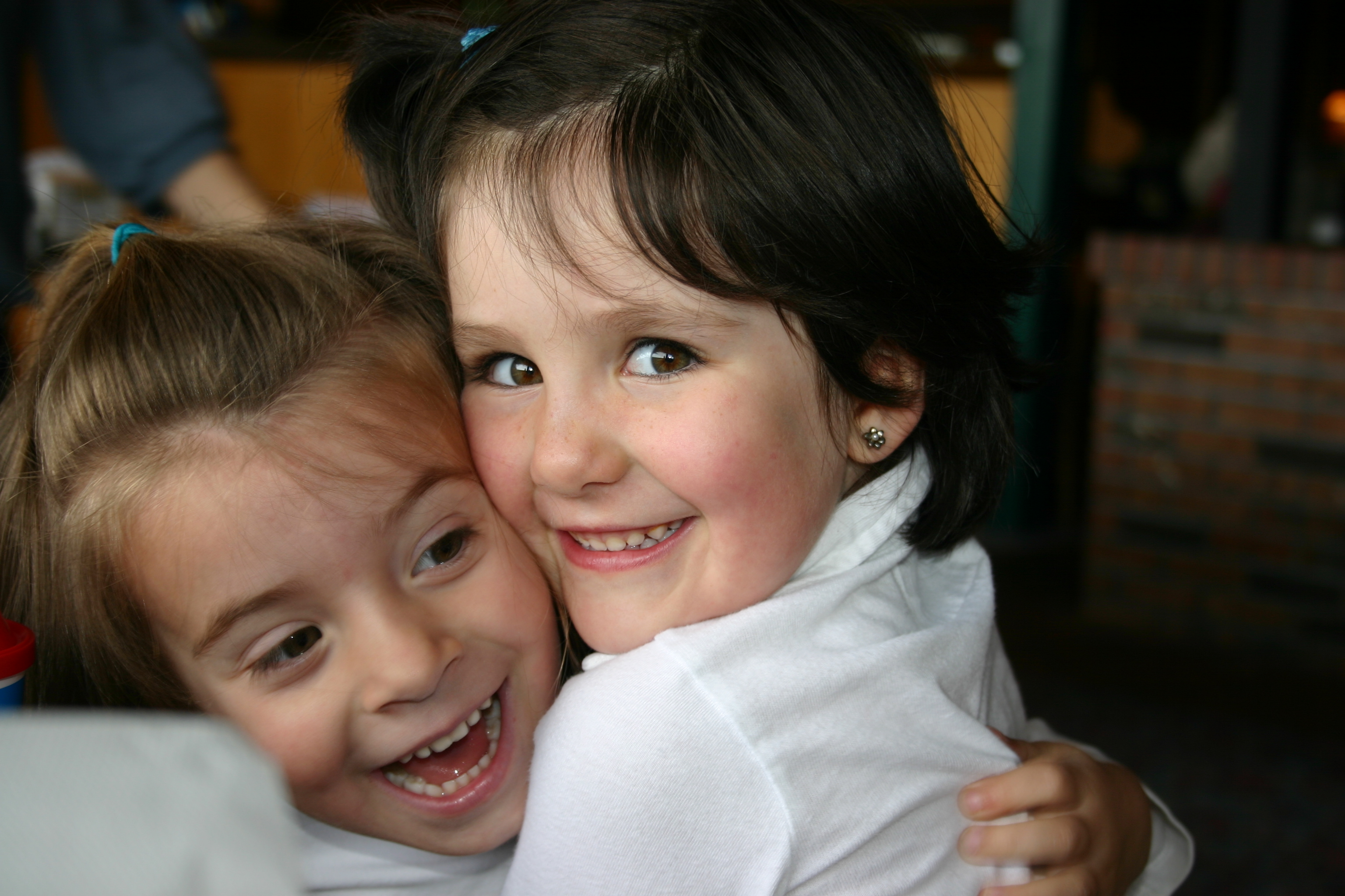 Angela y Lola