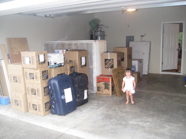 Garaje lleno de cajas
